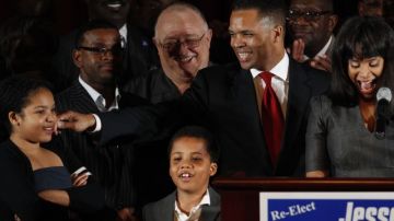 El congresista Jesse Jackson hijo presentó su  carta de dimisión al presidente de la Cámara de Representantes, John Boehner.