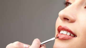 Sigue estos consejos para maquillar tus labios en Acción de Gracias.