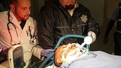 Momento cuando el extriple campeón mundial de boxeo Héctor 'Macho' Camacho era trasladado al Centro Médico de Río Piedras.
