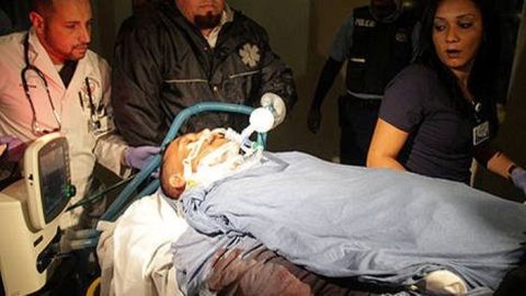 Momento cuando el extriple campeón mundial de boxeo Héctor 'Macho' Camacho era trasladado al Centro Médico de Río Piedras.