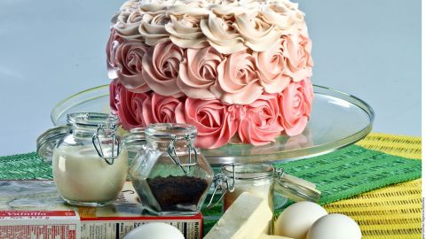 Con unos ingredientes extra puedes poner un toque mágico a tu pastel.