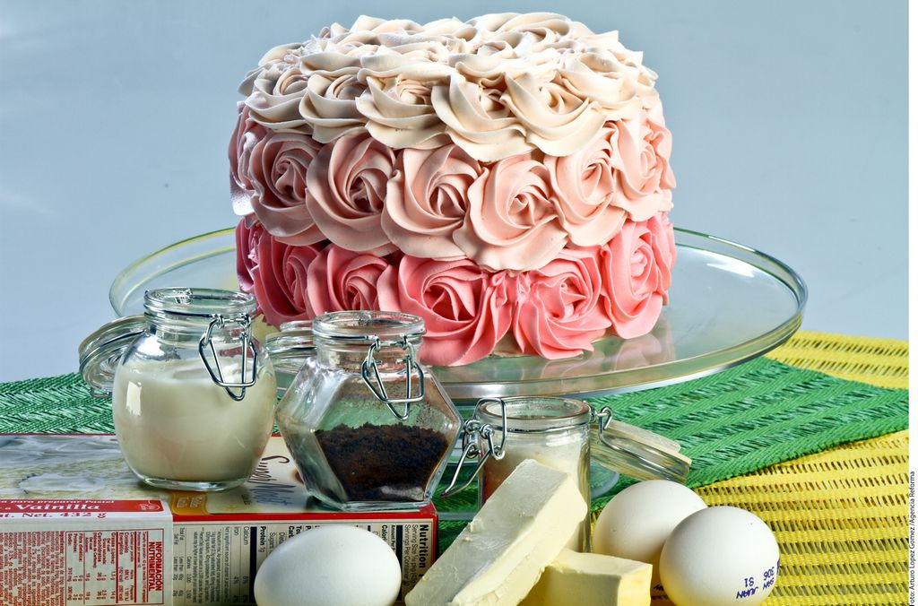Con unos ingredientes extra puedes poner un toque mágico a tu pastel.