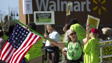 Los trabajadores de Walmart aprovecharon el Viernes Negro para protestar.