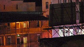 Los bomberos en el lugar de una explosión de gas natural en Worthington Street, en Springfield, Massachusetts, que destruyó o dañó una docena de edificios e hirió a 18 personas.