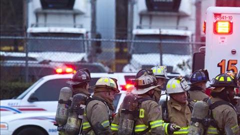 Un portavoz del Cuerpo de Bomberos dijo a la cadena CNN que el fuego comenzó mientras una cuadrilla de trabajadores realizaba tareas en las tuberías de ventilación y calefacción.