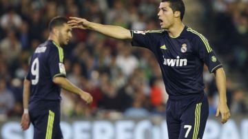 Cristiano Ronaldo y Benzema se muestran molestos por el resultado.