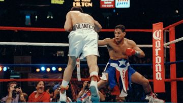 Héctor Camacho (de frente) en una de sus grandes peleas en Las Vegas. En esta, frente a Julio César Chávez, el 12 de septiembre de 1992.