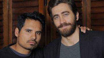 Michael Peña (izq.) acompaña a Jake Gyllenhaal en 'End of Watch'.