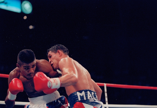 El histórico combate entre Tito Trinidad (izquierda) y Héctor "Macho" Camacho celebrado en Las Vegas, Nevada. Ganó Tito por decisión.