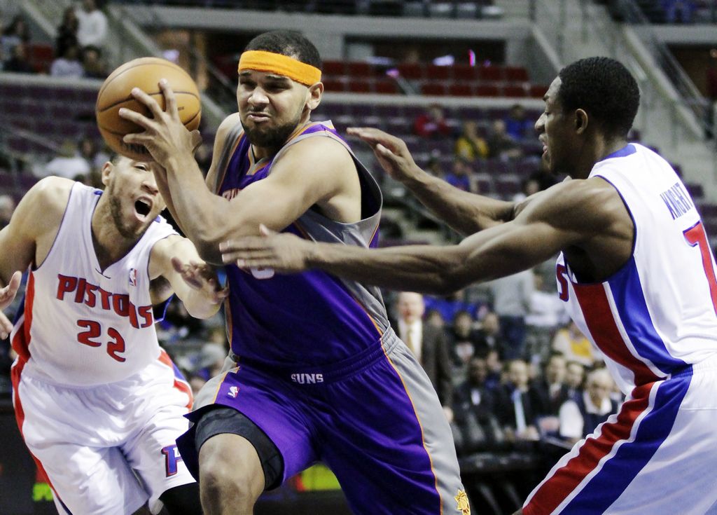 Los Pistons propinan paliza a Suns, el dominicano Villanueva anota 19 puntos.