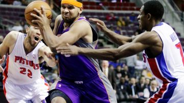 Los Pistons propinan paliza a Suns, el dominicano Villanueva anota 19 puntos.