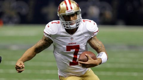 Kaepernick saldrá como titular contra San Luis, en sustitución del lesionado Smith.