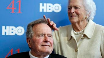 El expresidente estadounidense George H.W. Bush fue hospitalizado para ser atendido por una tos persistente.
