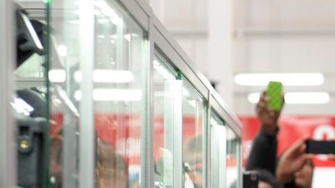 El vicepresidente Joe Biden fue de compras el jueves a una tienda de la cadena Costco.