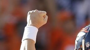 Peyton Manning completó tres pases de touchdown.