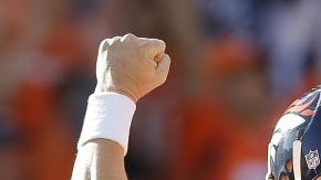 Peyton Manning completó tres pases de touchdown.