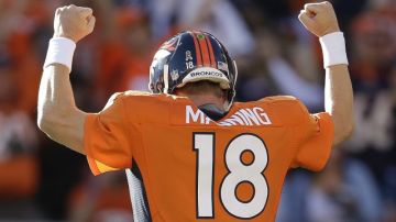 Peyton Manning completó tres pases de touchdown.