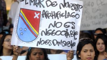 Colombianos protestan en rechazo al fallo de la Corte Internacional de Justicia (CIJ) que redefinió las fronteras marítimas entre Colombia y Nicaragua.