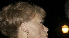 Alí, quien sufre la enfermedad de Parkinson, recibió una fuerte ovación de los convencionistas tras recibir el tributo.