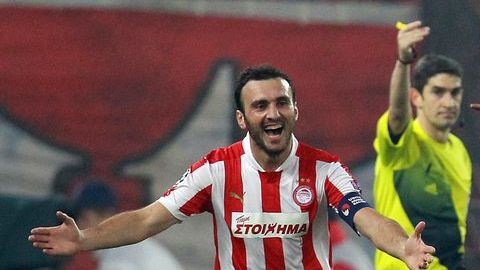 El Arsenal inglés pierde en Grecia y desaprovecha empate del Schalke en la Champions.