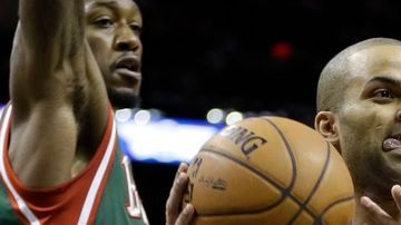 La eficacia de Parker y Neal llevó a los Spurs a la victoria contra los Bucks.