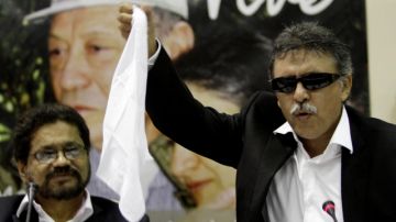 Jesús Santrich, derecha, e Iván Márquez principales negociadores de las FARC.