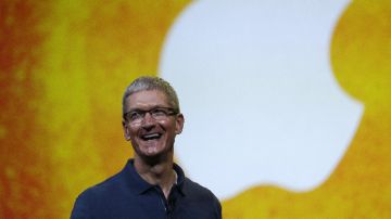 Como la mayoría de las compañías de equipos electrónicos, Apple mantendrá los contratos de manufactura de ensamblaje de sus productos fuera de Estados Unidos.  En la foto, Tim Cook.