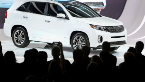 Enrique Giner, de Venezuela, estudió diseño en su país. Actualmente es el jefe de diseño de todos los vehículos de la marca KIA que se venden en los Estados Unidos.