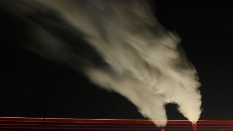 En enero de 2012 la República Dominicana aprobó una ley que obliga a revisar las metas de reducción de emisiones cada cinco años, hasta 2030.