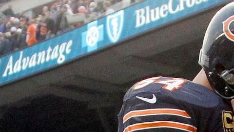 Urlacher salió lesionado y vuelve a ser sancionado, mientras Dockett apelará la multa de la NFL.