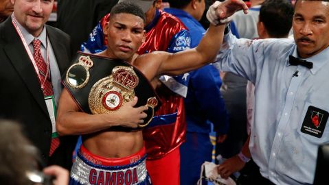 El cubano Gamboa venció al filipino Farenas y es nuevo campeón superpluma.