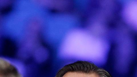 Mitt Romney asiste a pelea Pacquiao-Márquez, se le ve en ring side.