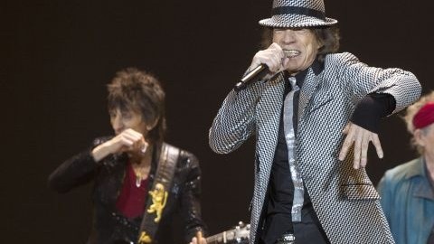 Mick Jagger, el cantante increíblemente vigoroso a sus 69 años,  se veía en forma en el escenario.