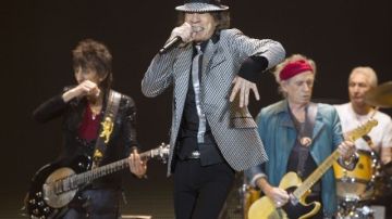 Mick Jagger, el cantante increíblemente vigoroso a sus 69 años,  se veía en forma en el escenario.