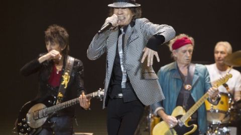 Mick Jagger, el cantante increíblemente vigoroso a sus 69 años, se veía en forma en el escenario.