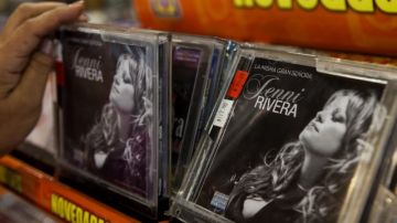 Contrario a Nueva York, donde hoy no era posible hallar cd's de la Diva de la Banda, Jenni Rivera, en México había.