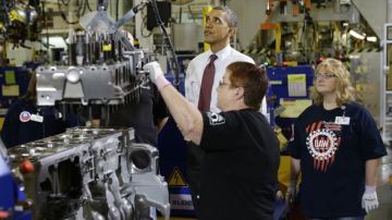 Obama prometió a los animados empleados de una empresa automotriz que peleará por ampliar los alivios impositivos a la clase media antes de que expiren a finales de este año.