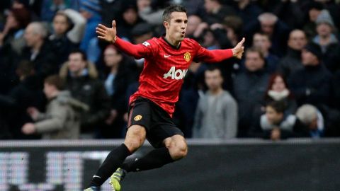 Robin van Persie elogia al "Chicharito"