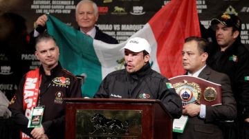 Juan Manuel Márquez habla a los medios luego de recibir el cinturón 'Campeón de la década', el pasado sábado en Las Vegas.