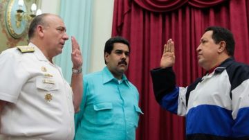 El presidente Hugo Chávez designó a su vicepresidente Nicolás Maduro como su sucesor por primera vez en año y medio de combate con su enfermedad.