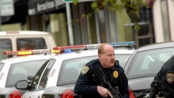 Las autoridades dicen que lograron "neutralizar" al autor de los disparos en un centro comercial en los suburbios de Portland.