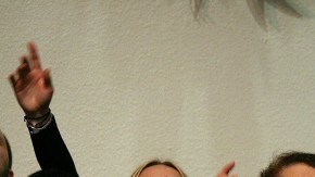 Rosa Melia Rivera madre de  Jenni Rivera, canta en el coro de la iglesia  Primer Amor en la ciudad de  Whittier.