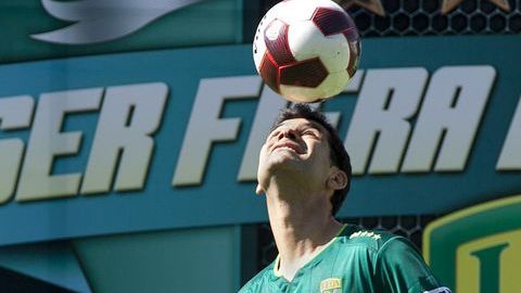 Todo un espectáculo resutló la presentación de Rafa Márquez en León