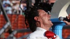 Pedro Fernández es otro de los artistas que respondieron al llamado del primer Teletón en el país.