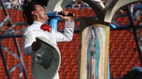 Pedro Fernández es otro de los artistas que respondieron al llamado del primer Teletón en el país.