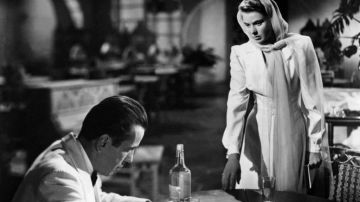 El piano en el que se tocó "As time goes by" en el clásico del cine Casablanca, fue subastado por 600,000 dólares.