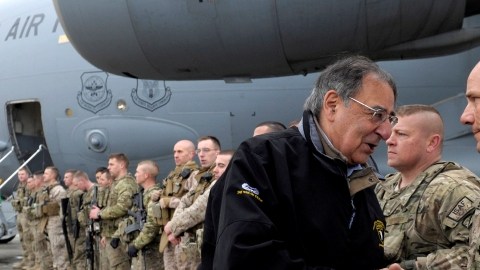 El secretario de Defensa Leon Panetta se reunió ayer con tropas en Kabul.
