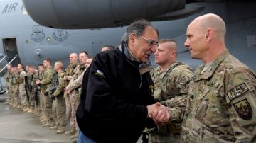 El secretario de Defensa Leon Panetta se reunió ayer con tropas en Kabul.