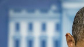 Superado por la emoción, Obama tuvo que hacer varias pausas en su breve discurso de ayer en la sala de prensa de la Casa Blanca.