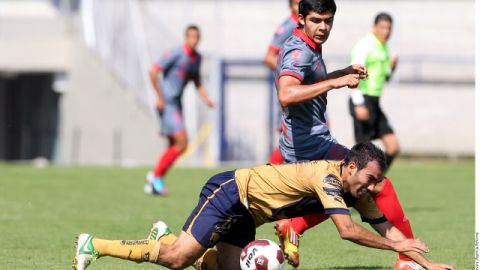 Acción del encuentro entre Pumas y Lobos BUAP celebrado en el Estadio Olímpico de CU.